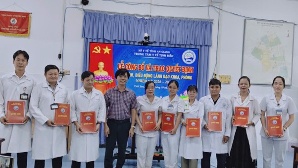 Trung tâm Y tế Tịnh Biên tổ chức lễ công bố và trao quyết định bổ nhiệm, điều động lãnh đạo khoa/phòng nhiệm kỳ 2026 -2031